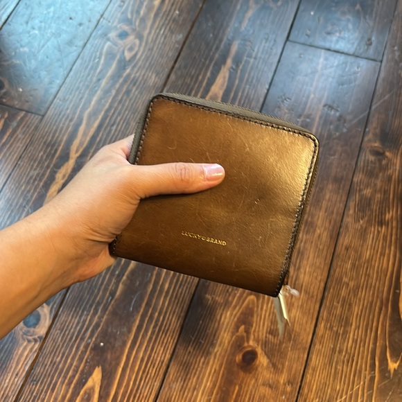 Lucky Brand Genuine Leather Distressed Wallet (New) - Picture 7 of 7